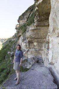 Anne auf dem Balkon des Höhlenklosters von Butuceni bei Orheiul Vechi