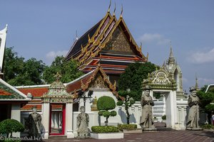 Tempelwächter vor der Vihara im Wat Pho