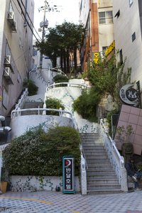 Bunte Treppen, die von Gaudi stammen könnten