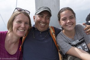 Anne, Cilfredo und kolumbianische Schülerin in der Gondel über Medellín.