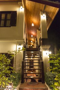 Aufgang bei Nacht - Villa Saykham