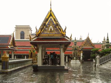 Wat Phra Kaeo bei Gewitterregen