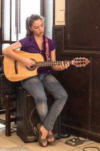 Sängerin im Café París in Havanna
