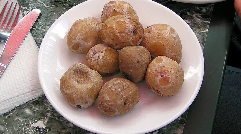 kanarische Kartoffeln (im Meersalz)
