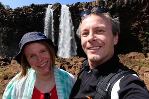 Anne und Lars vor dem Wasserfall des Blauen Nil