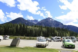 Berge gegenüber vom Mount Robson
