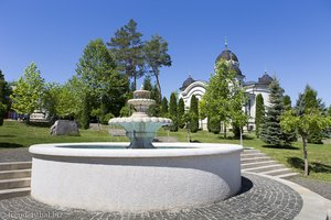 in der imposanten Gartenanlage des Kloster Curchi in Moldawien