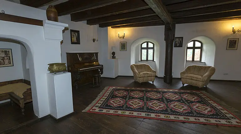 Gemütliche Wohnräume der königlichen Familie im Schloss Bran