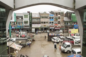 Blick durch das Tor beim Neuen Markt von Mawlamyaing
