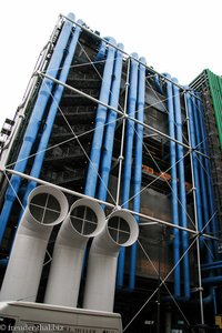 Röhren an der Ostseite vom Centre Pompidou