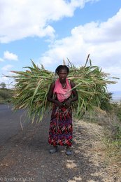 Konso-Frau auf dem Weg nach Jinka - Äthiopien.