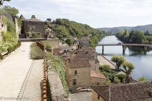 Puy-l'Évêque - reich bepflanzte Terrasse mit Blick über das Lot-Tal