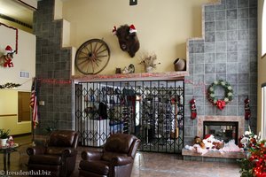Holiday Inn Flagstaff - Lobby mit Kamin und Giftshop