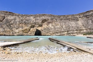 der Salzwassersee auf Gozo mit Zugang zum Meer
