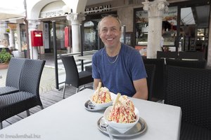 Lars beim Spaghetti-Eis in Belluno