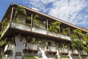 Solche Balkone sind typisch für die Altstadt von Cartagena.