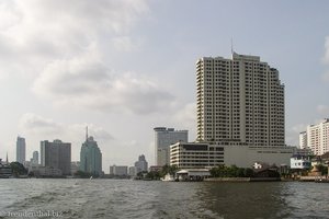 im Wassertaxi auf dem Mae Nam Chao Phraya