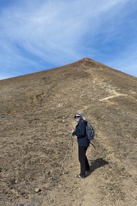 Anne beim Aufstieg auf die Montaña de Tinaguache