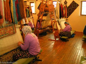 Teppichknüpferinnen in der Türkei