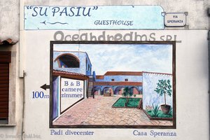 gemalter Hinweis zum Hotel Su Pasiu