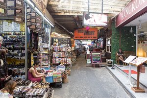 Passage in Bangkok oder »Shortway to Khaosan Road«