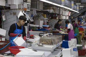Verkäufer auf dem Jagalchi Fischmarkt in Busan