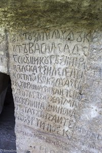 Inschrift beim Eingang zur Höhlenkirche des Sklaven Bosie bei Orheiul Vechi.