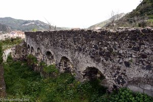Aquädukt bei Francavilla di Sicilia