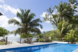 Pool beim Crown Beach Hotel auf Mahé