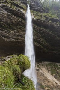 Vor dem tosenden Pericnik Wasserfall