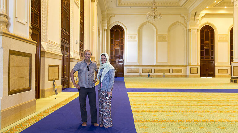 Lars und Anne in der Sultan Qaboos Moschee von Salalah