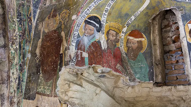 Wertvolle Fresken in der Kapelle von Honigberg