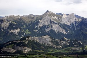 Blick vom Garmil zu den österreichischen Alpen