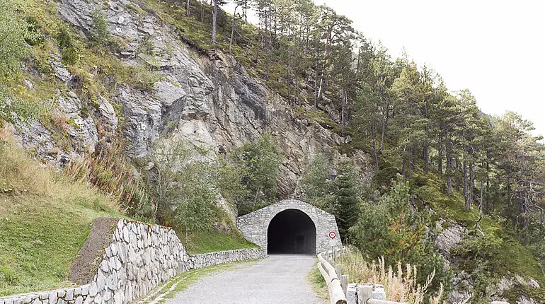 Tunnel beim Camino les Pardines