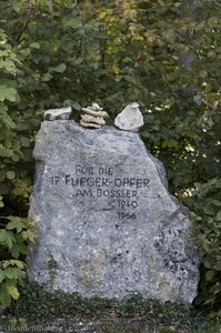 Gedenkstein den Opfern der Flugunglücke am Boßler