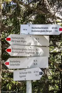 Wegweiser oberhalb der Reichenbachklamm