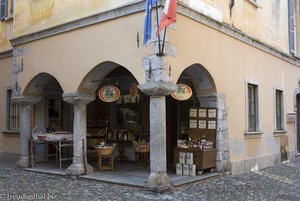 Ein italienischer Feinkostladen in Cannobio