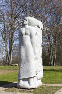 Skulptur im Volksliederpark von Turaida