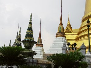 bunte Chedis beim Wat Phra Kaeo