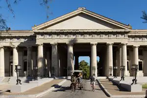das Parthenon von Cienfuegos gleicht dem Athene-Tempel bei Athen