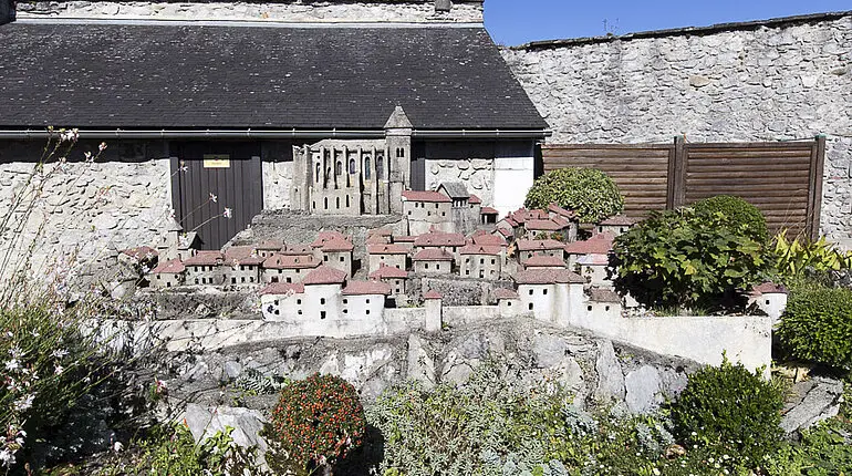 Modelle der Margalide Le Bondidier im Château Fort de Lourdes