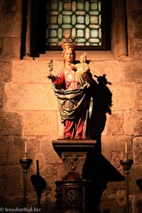 Marienstatue in der Kathedrale Santiago de Compostela