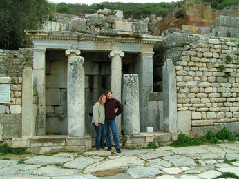 Anne und Lars beim Gymnasion in Ephesos