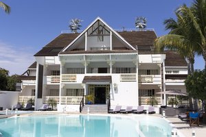 Pool und Haus - Hotel Le Nautile auf La Réunion