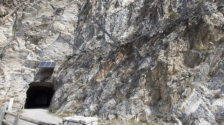 Tunnel auf dem Panoramaweg Camino les Pardines
