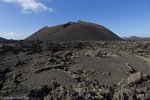 Ein schwarzer Krater auf Lanzarote