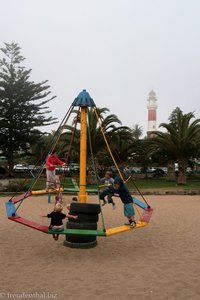 spielende Kinder am Strand von Swakopmund
