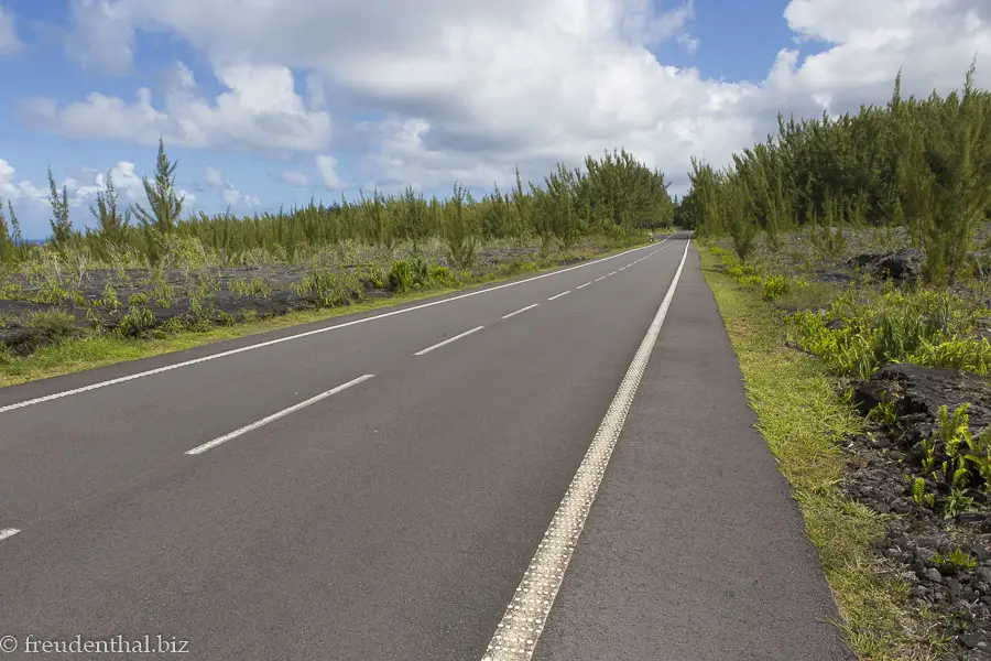 Küstenstraße über das Lavafeld Grand Brûlé