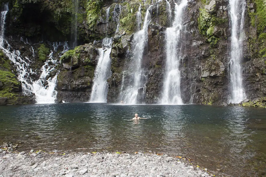 Lars im Bassin des Wasserfalls Grand Galet