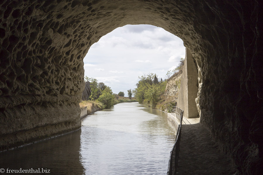 im Tunnel von Malpas am Canal du Midi